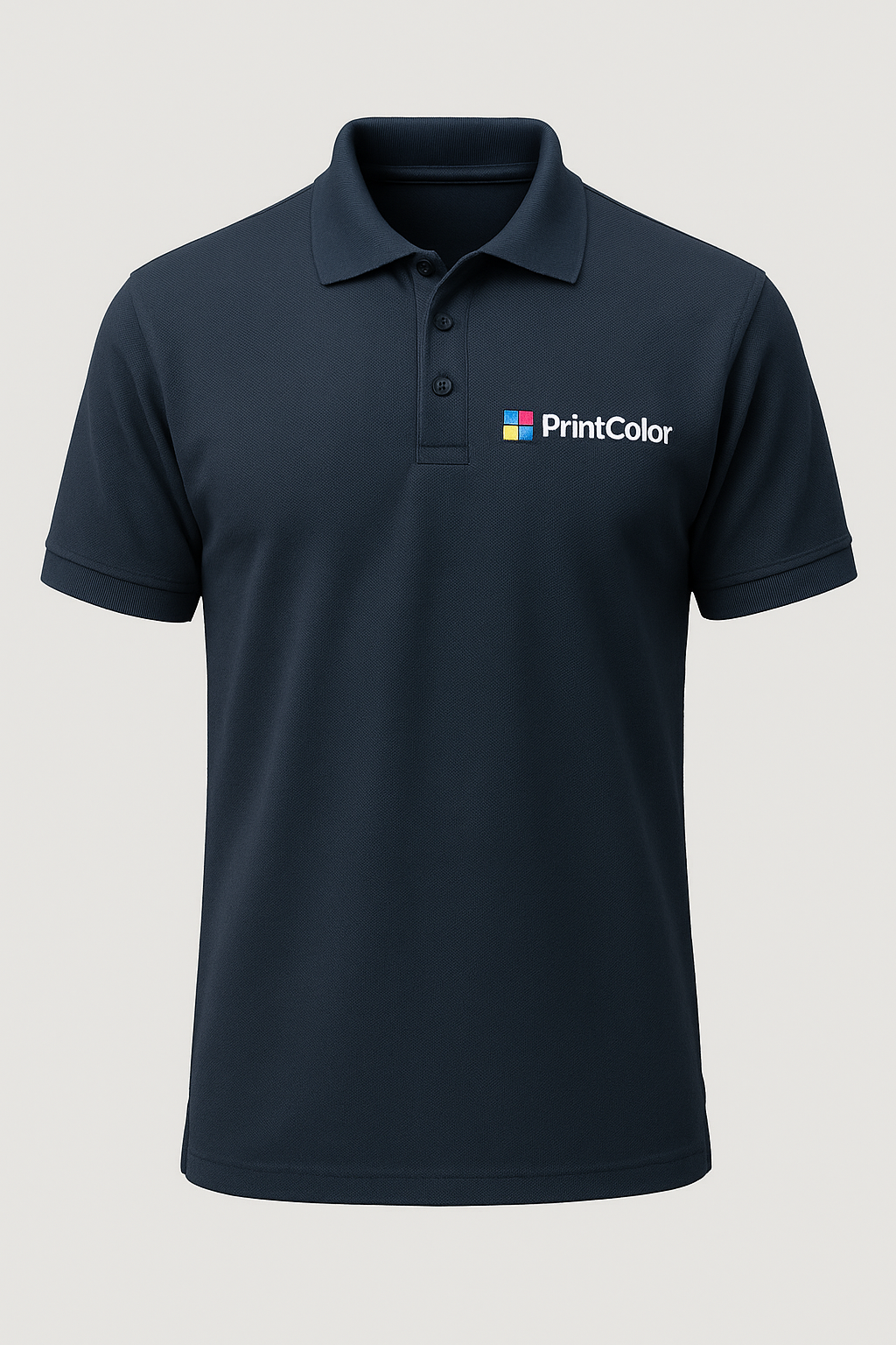 Polo de trabajo de manga corta, color neutro con logo bordado en el lado izquierdo del pecho.